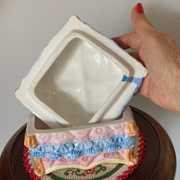 Vintage and rare ceramic square automann shaped jewelry box - Picture 4 of 6